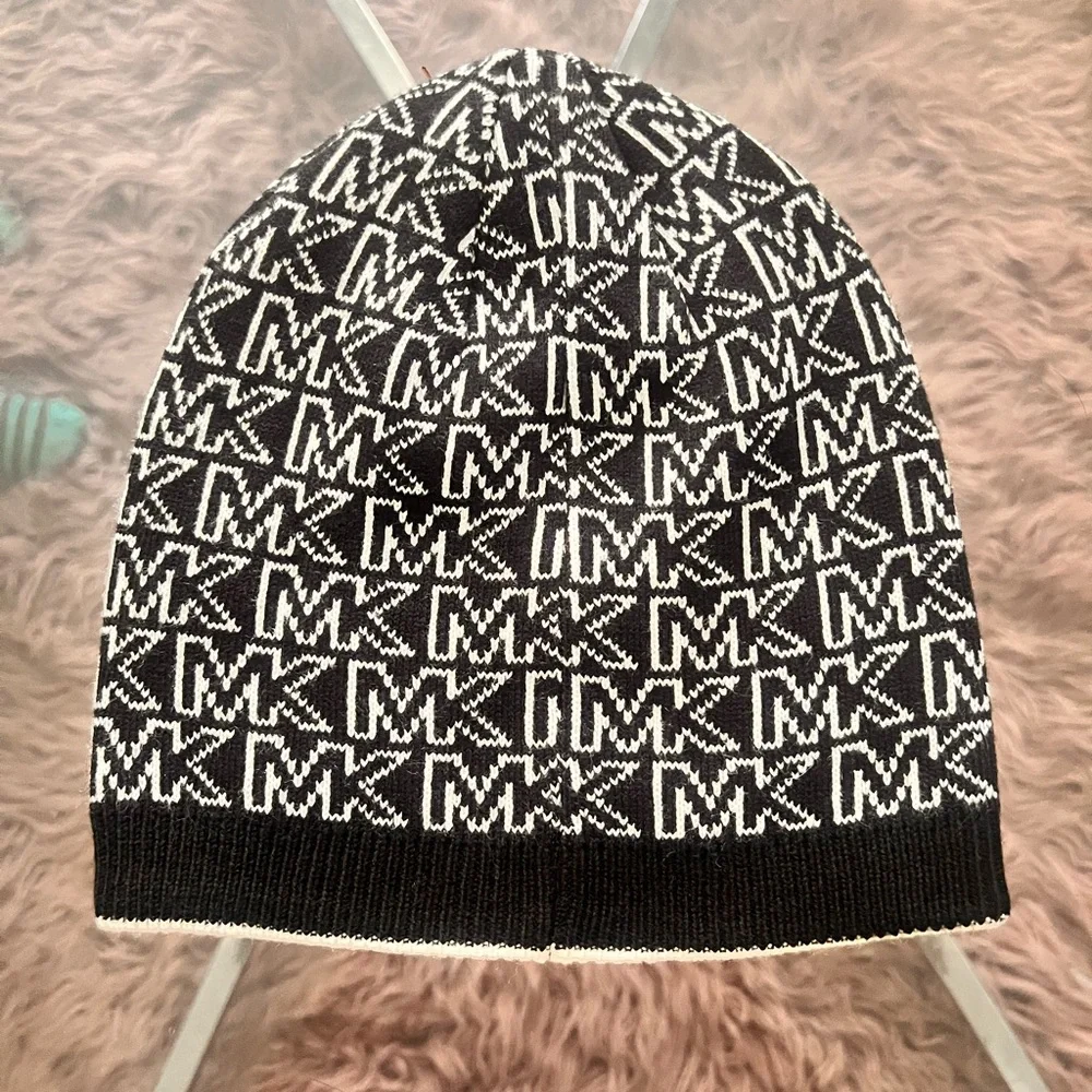 Michael Kors Reversible Beanie Black and White - Picture 1 of 4